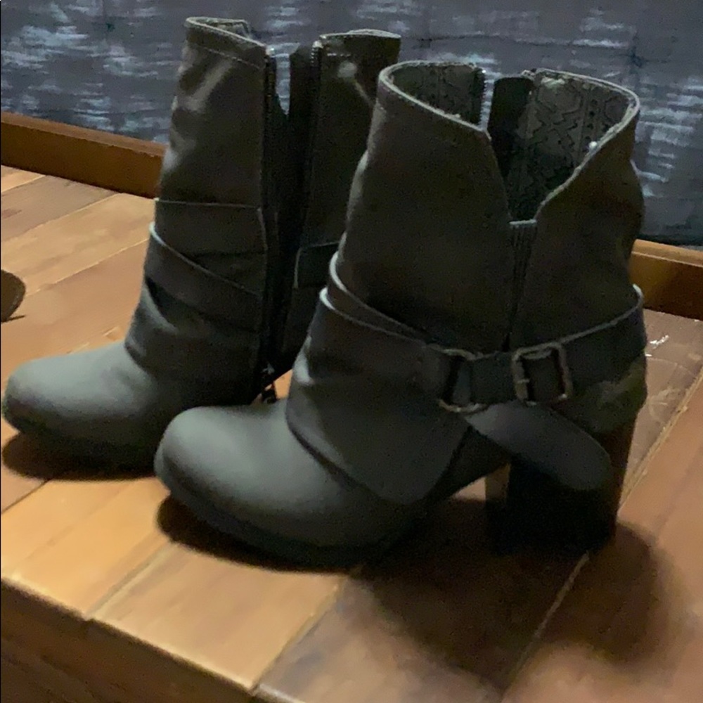 Woman’s Blowfish size 6.5 gray boots